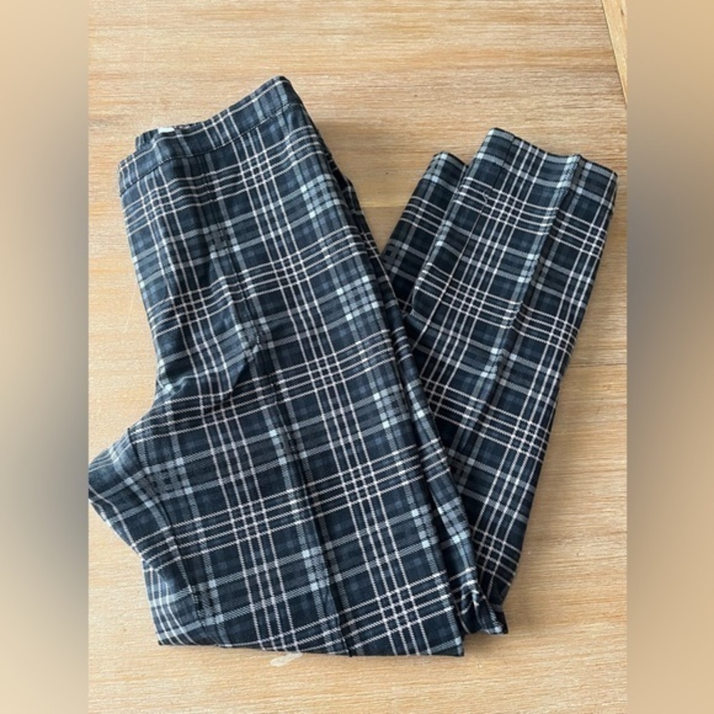 Issac Mizrahi black beige gray plaid elastic pull on pants/ trousers